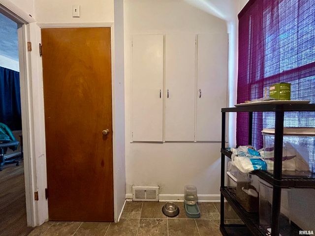 1004 W MILL Street, Carbondale, IL 62901