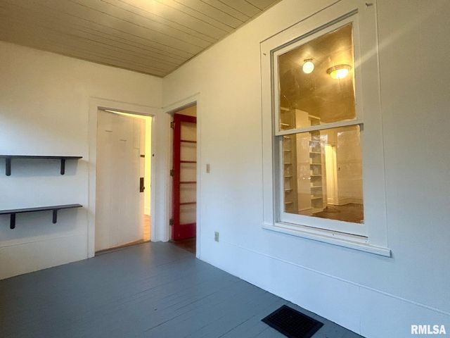 1004 W MILL Street, Carbondale, IL 62901