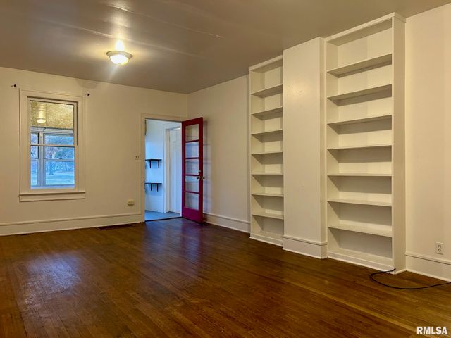 1004 W MILL Street, Carbondale, IL 62901