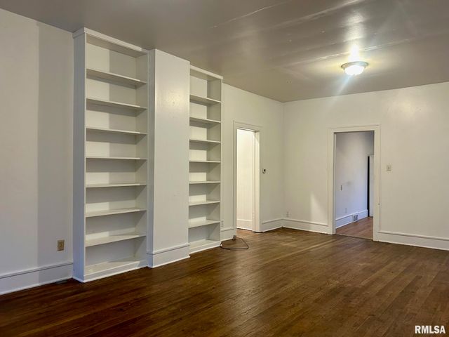 1004 W MILL Street, Carbondale, IL 62901