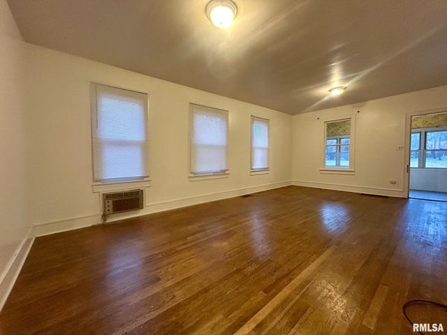 1004 W MILL Street, Carbondale, IL 62901