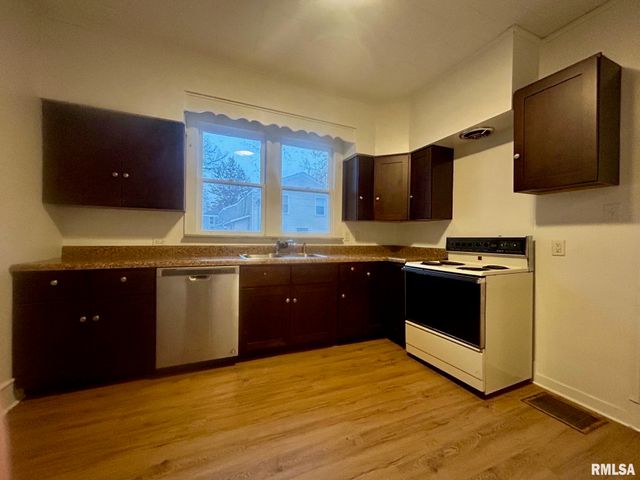 1004 W MILL Street, Carbondale, IL 62901