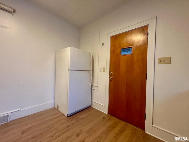 1004 W MILL Street, Carbondale, IL 62901