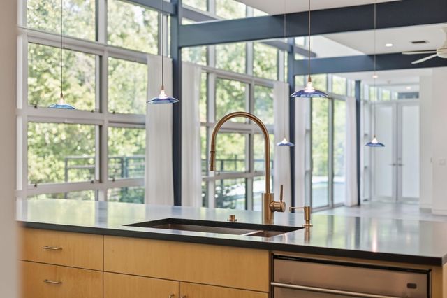 2424 White Oak Drive, Houston, TX 77009