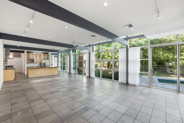 2424 White Oak Drive, Houston, TX 77009