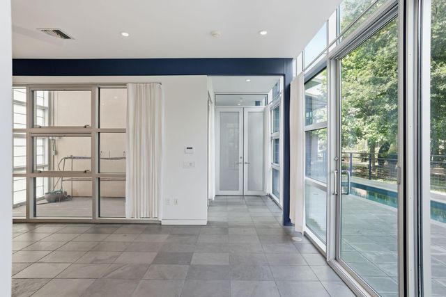 2424 White Oak Drive, Houston, TX 77009