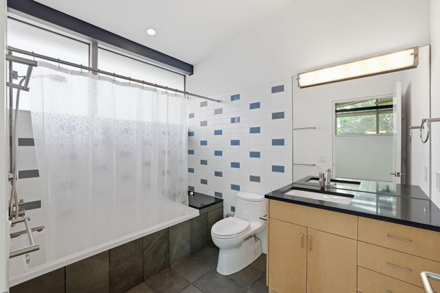 2424 White Oak Drive, Houston, TX 77009