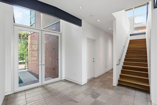 2424 White Oak Drive, Houston, TX 77009