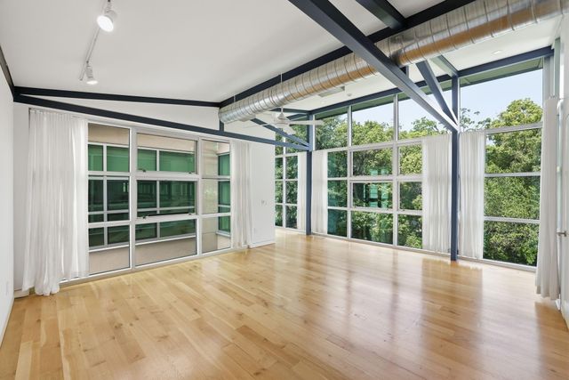 2424 White Oak Drive, Houston, TX 77009