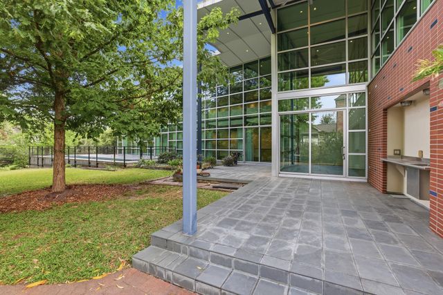 2424 White Oak Drive, Houston, TX 77009