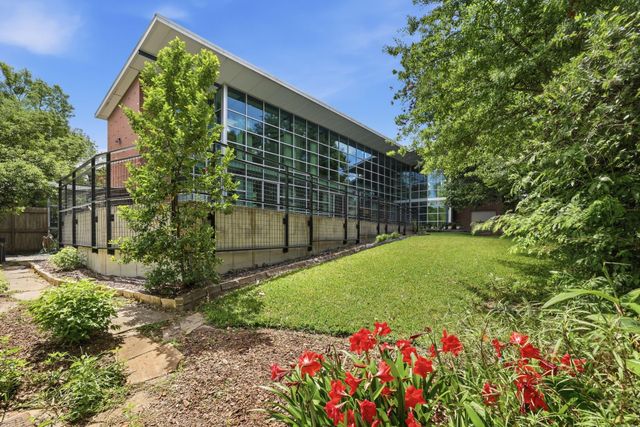 2424 White Oak Drive, Houston, TX 77009