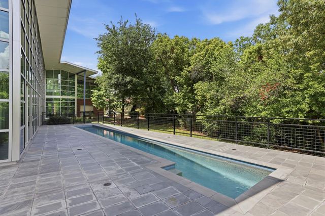 2424 White Oak Drive, Houston, TX 77009