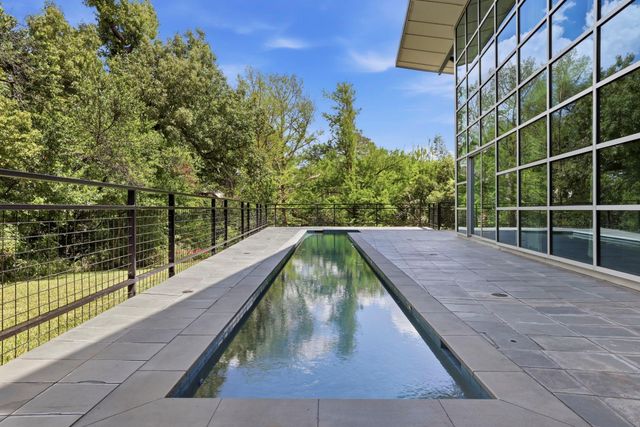 2424 White Oak Drive, Houston, TX 77009