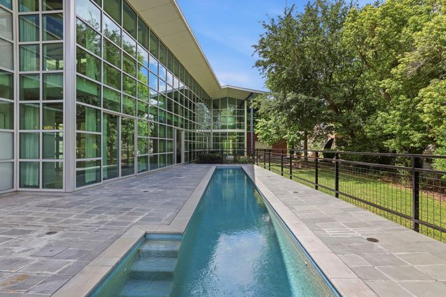 2424 White Oak Drive, Houston, TX 77009