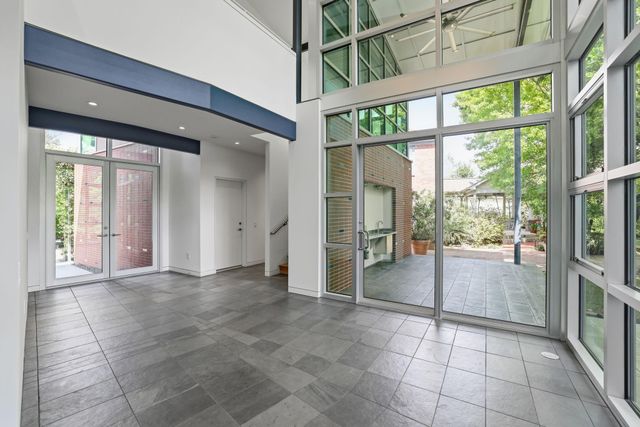 2424 White Oak Drive, Houston, TX 77009