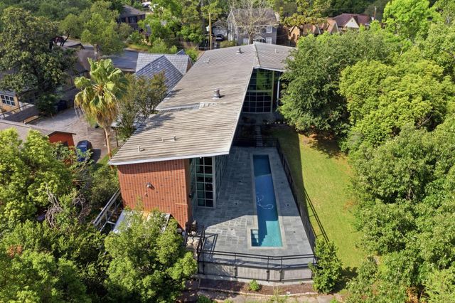 2424 White Oak Drive, Houston, TX 77009