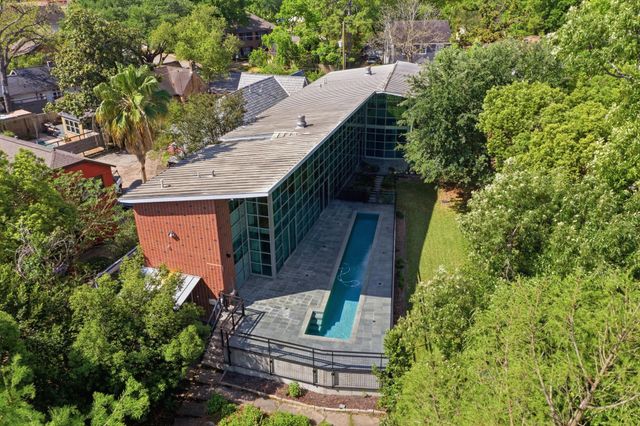 2424 White Oak Drive, Houston, TX 77009