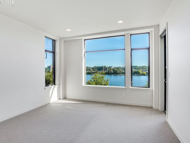 1714 Nw RIVERSCAPE St, Portland, OR 97209
