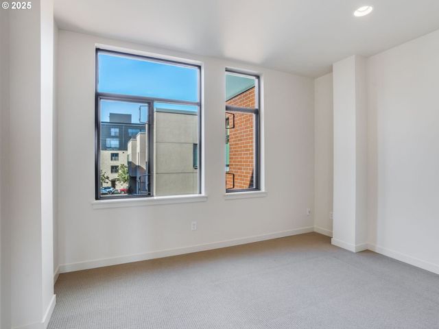 1714 Nw RIVERSCAPE St, Portland, OR 97209