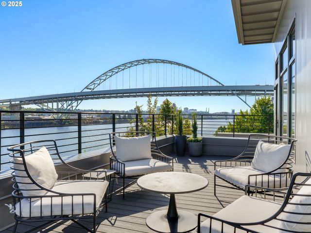 1714 Nw RIVERSCAPE St, Portland, OR 97209