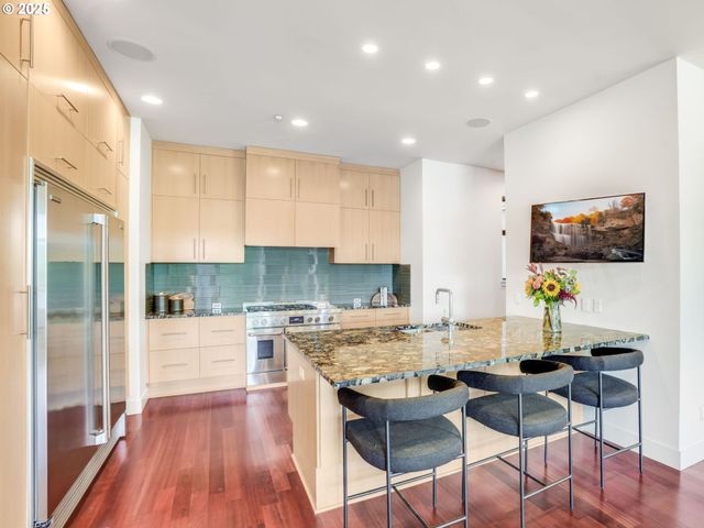 1714 Nw RIVERSCAPE St, Portland, OR 97209