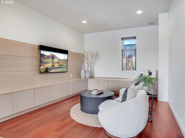 1714 Nw RIVERSCAPE St, Portland, OR 97209