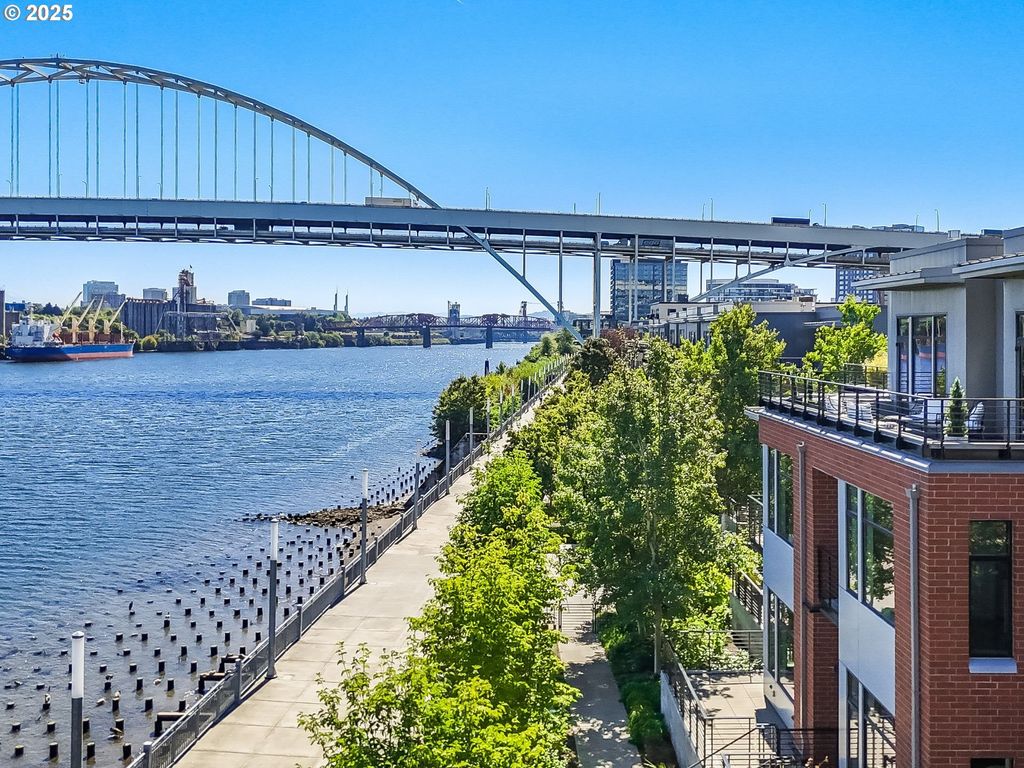 1714 Nw RIVERSCAPE St, Portland, OR 97209