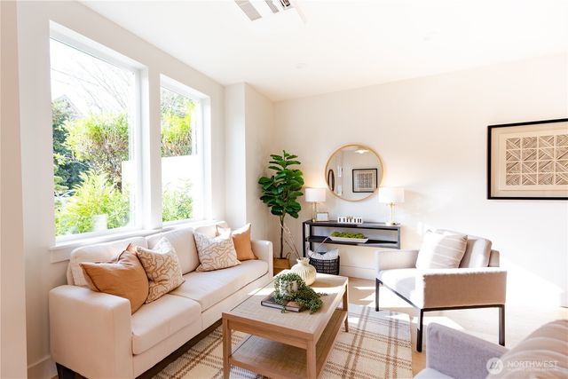 1530 25th Avenue, Seattle, WA 98122