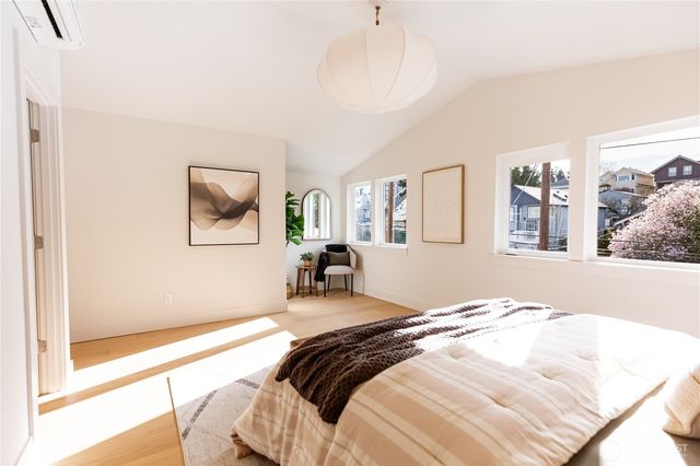 1530 25th Avenue, Seattle, WA 98122