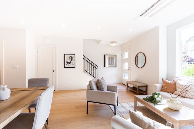 1530 25th Avenue, Seattle, WA 98122