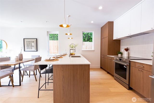 1530 25th Avenue, Seattle, WA 98122