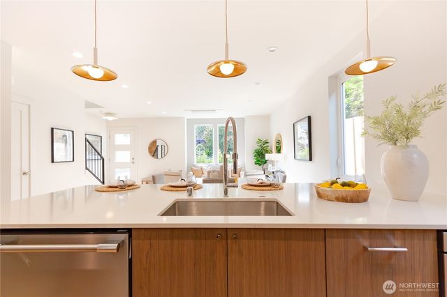 1530 25th Avenue, Seattle, WA 98122