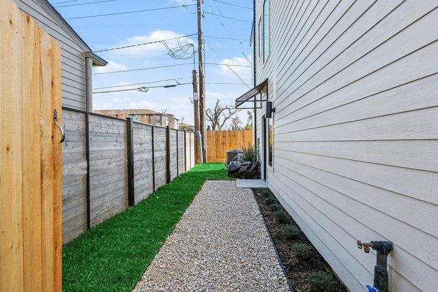 1220 Wycliffe Drive, Houston, TX 77043