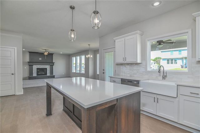 2682 W Park Street, Olathe, KS 66061