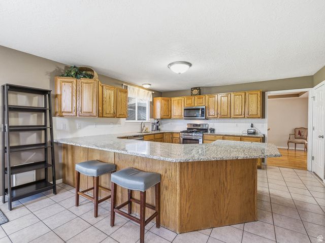 9876 S SPRUCE DALE DR, South Jordan, UT 84095