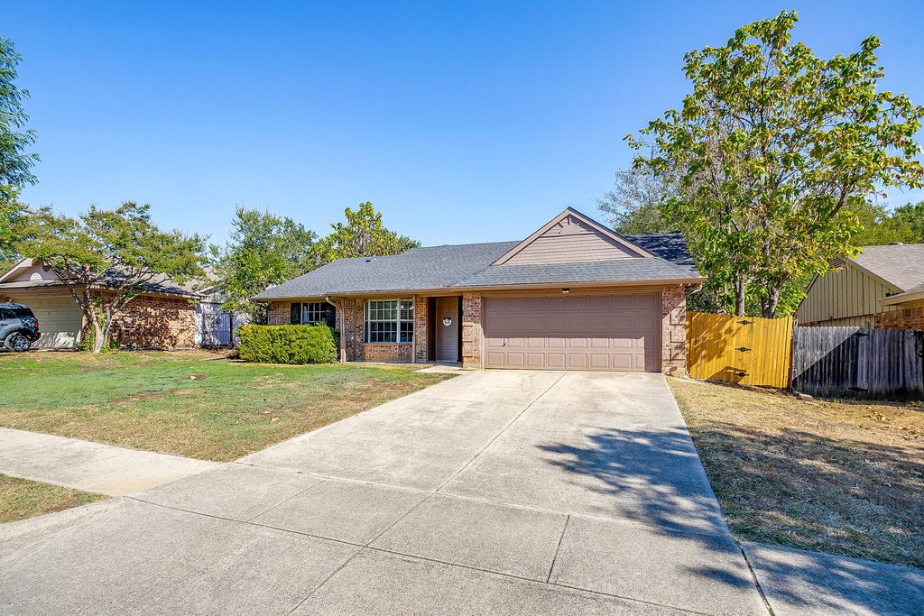 5921 Chisholm Trail, Haltom City, TX 76148 — exterior