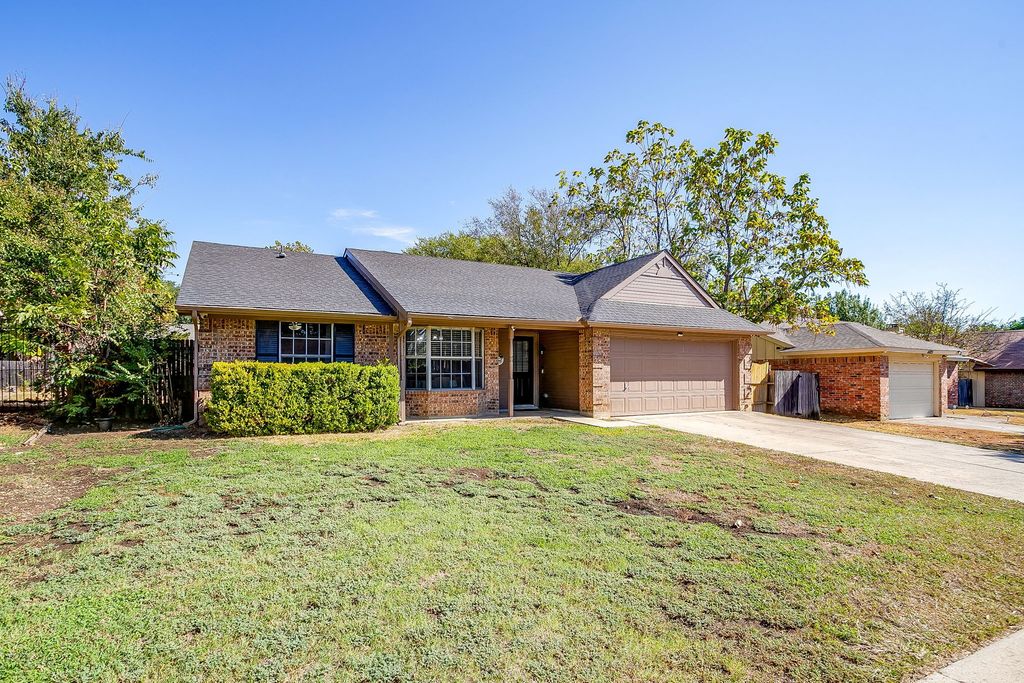 5921 Chisholm Trail, Haltom City, TX 76148 — photo 2