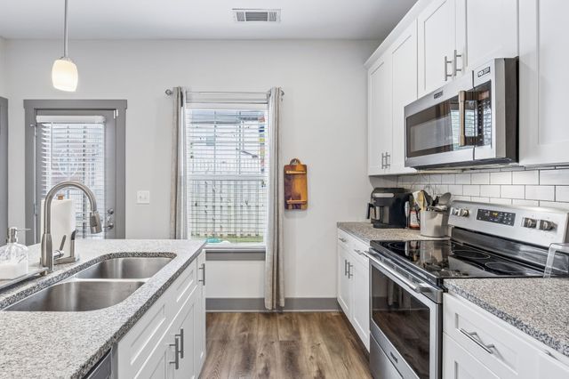680 Bristol Creek Dr, Nashville, TN 37221