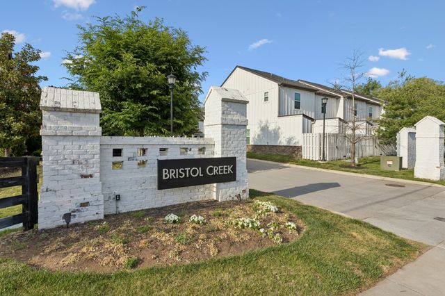 680 Bristol Creek Dr, Nashville, TN 37221
