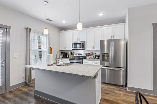680 Bristol Creek Dr, Nashville, TN 37221