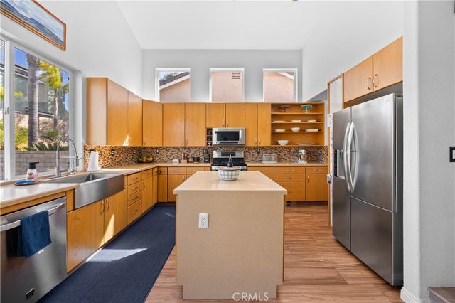 28214 Ridge View, Canyon Country, CA 91387