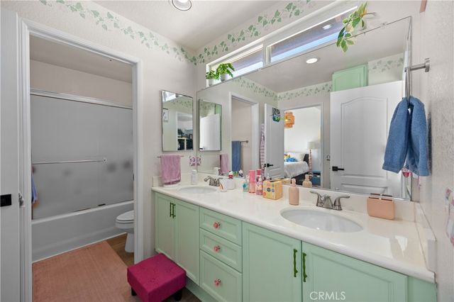 28214 Ridge View, Canyon Country, CA 91387