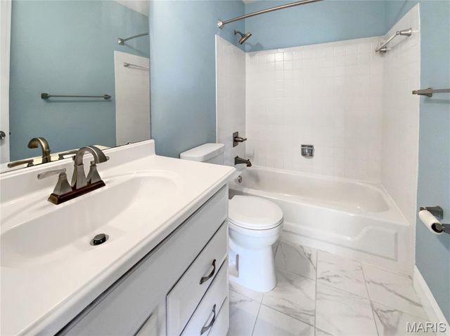 326 Woodlawn Terrace Court, Ballwin, MO 63021