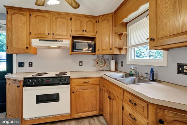 122 ZIEBER RD, Spring City, PA 19475