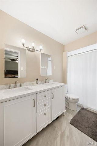111 La Gorce Drive, Chesterfield, MO 63017