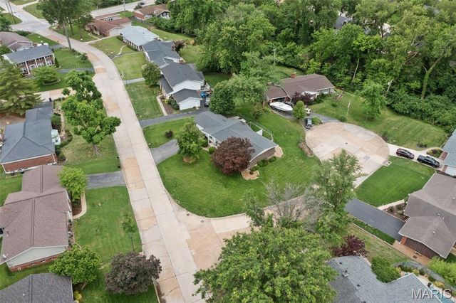 111 La Gorce Drive, Chesterfield, MO 63017