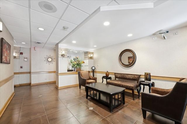 1S150 SPRING Road 4L, Oakbrook Terrace, IL 60181