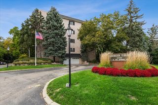 1S150 SPRING Road 4L, Oakbrook Terrace, IL 60181