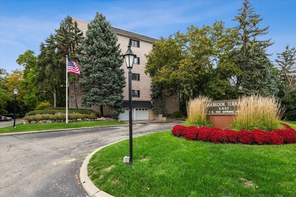 1S150 SPRING Road 4L, Oakbrook Terrace, IL 60181