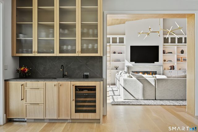 688 Hulls Farm Road, Fairfield, CT 06890